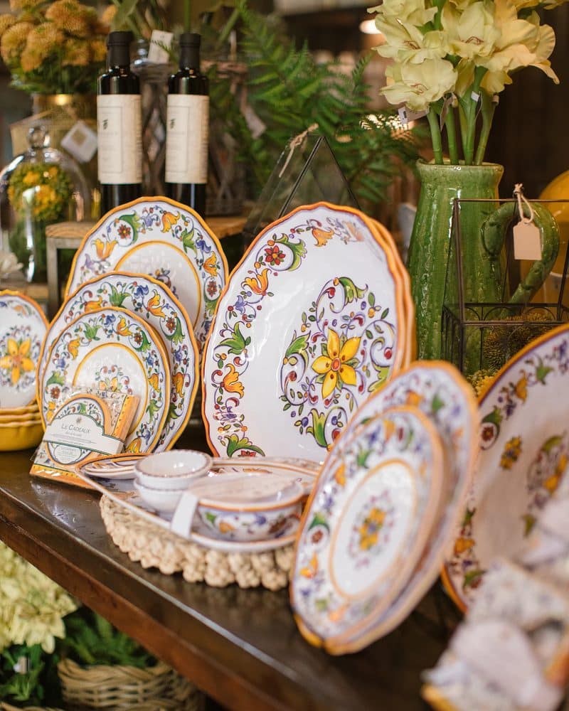 Statement dishware for your table